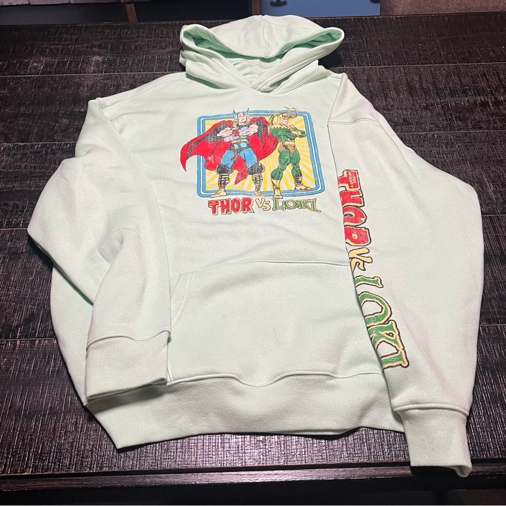 Men’s Old Navy Marvel Thor vs Loki XXXL hoodie sweatshirt.